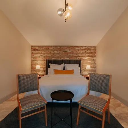 Odam Hotel *